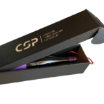 Czarne pudełko z białym logo